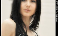 强迫女生喝水憋尿图片